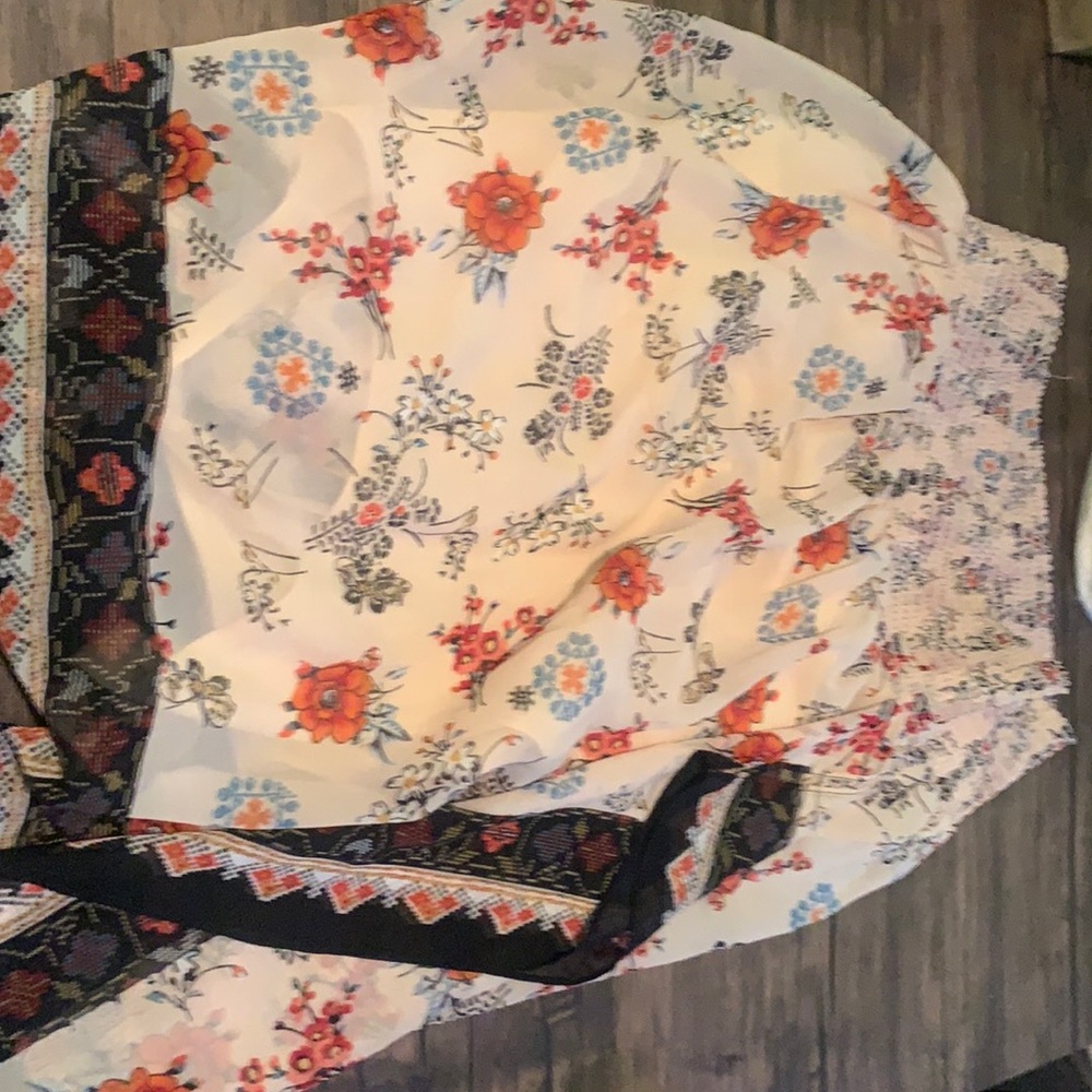 I’m selling a floral skirt